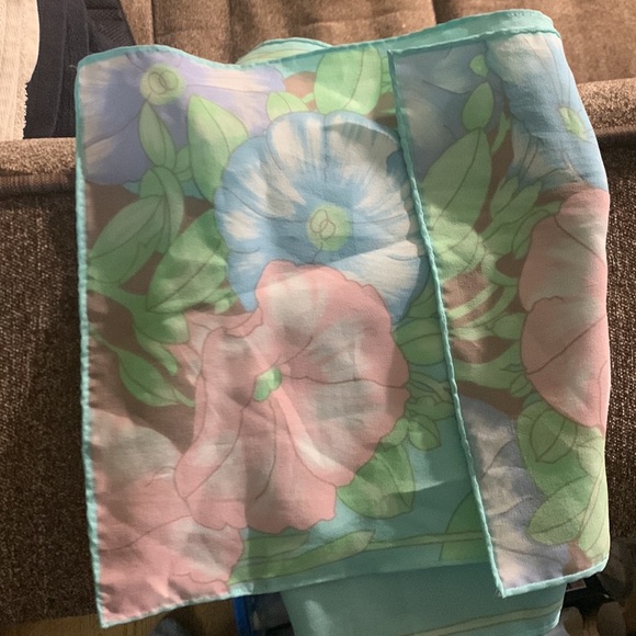 Avon scarf - Picture 6 of 6